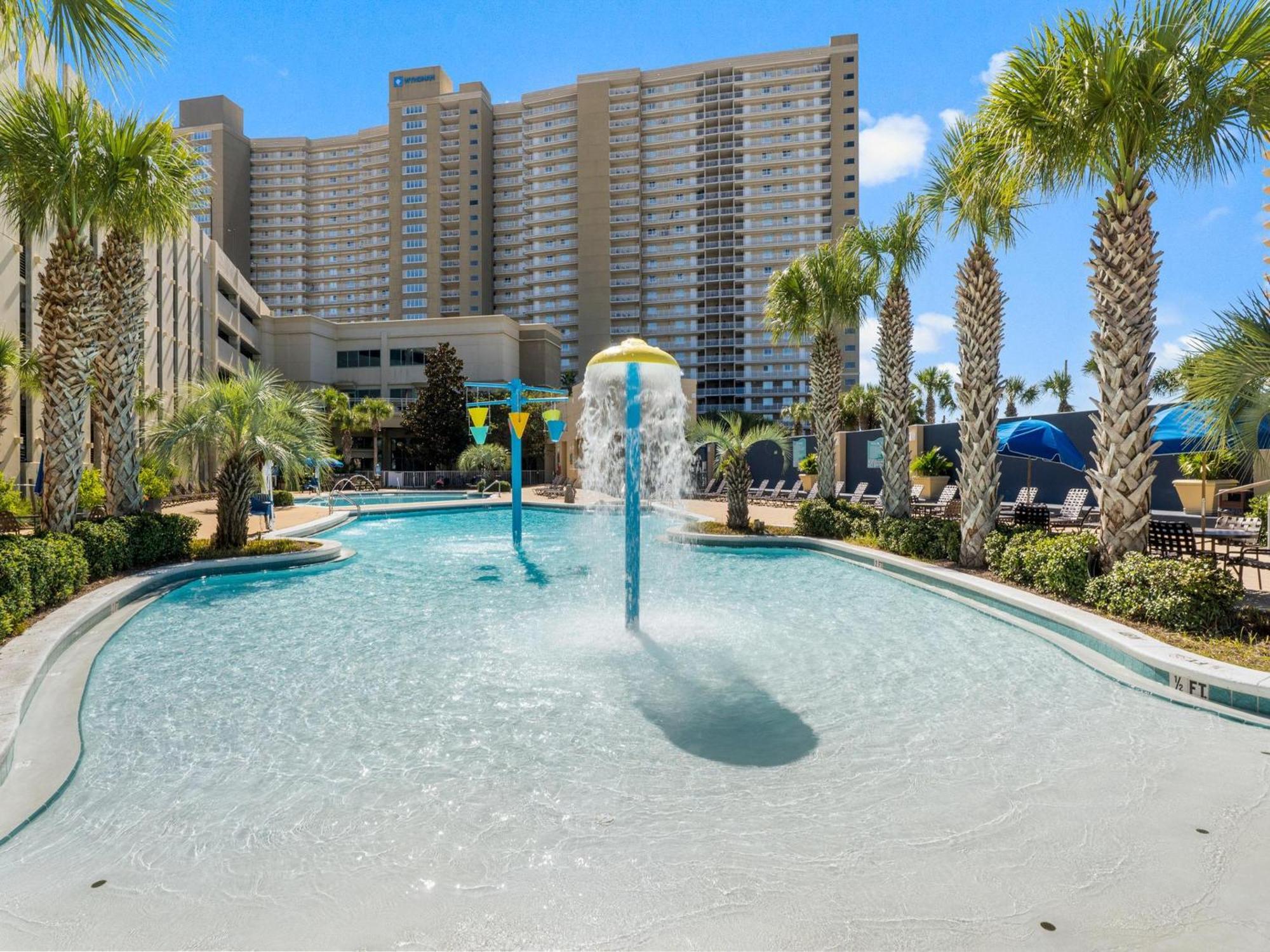 Emerald 1030 Apartment